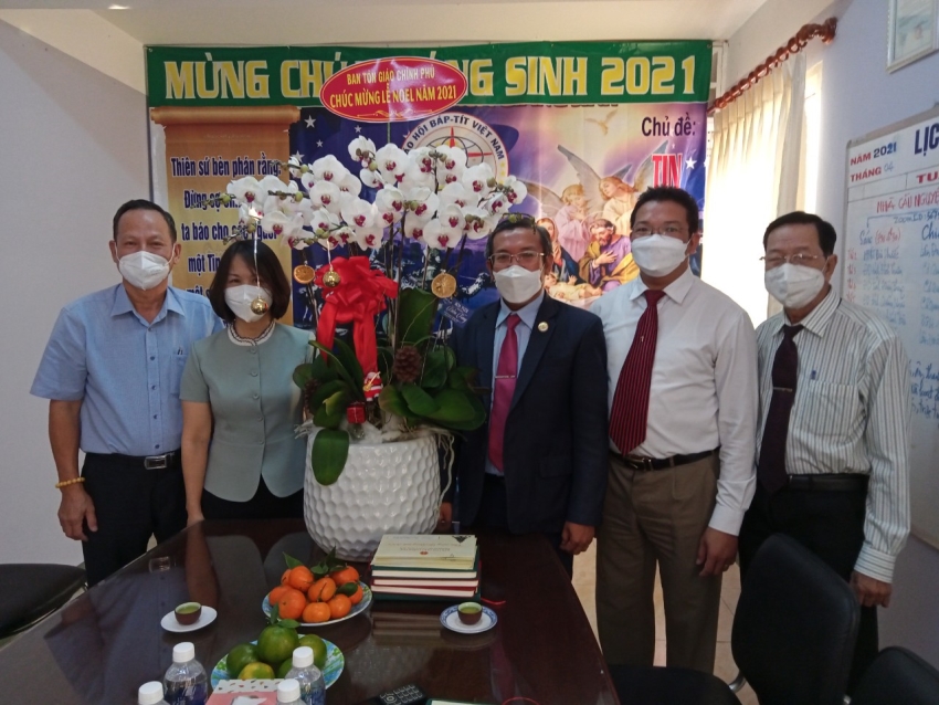 CHÍNH QUYỀN THĂM VÀ CHÚC MỪNG GIÁNG SINH NĂM 2021