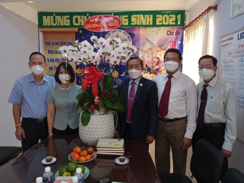 CHÍNH QUYỀN THĂM VÀ CHÚC MỪNG GIÁNG SINH NĂM 2021