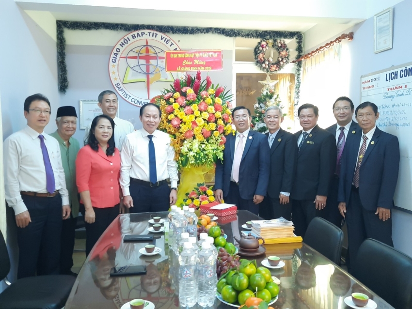 CHÍNH QUYỀN THĂM VÀ CHÚC MỪNG GIÁNG SINH NĂM 2022