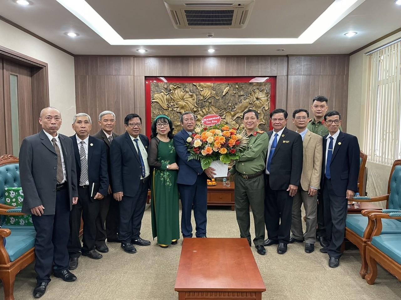 THƯỜNG TRỰC BAN CHẤP HÀNH GIÁO HỘI BÁP-TÍT VIỆT NAM CHÀO THĂM CÔNG AN TP. HÀ NỘI